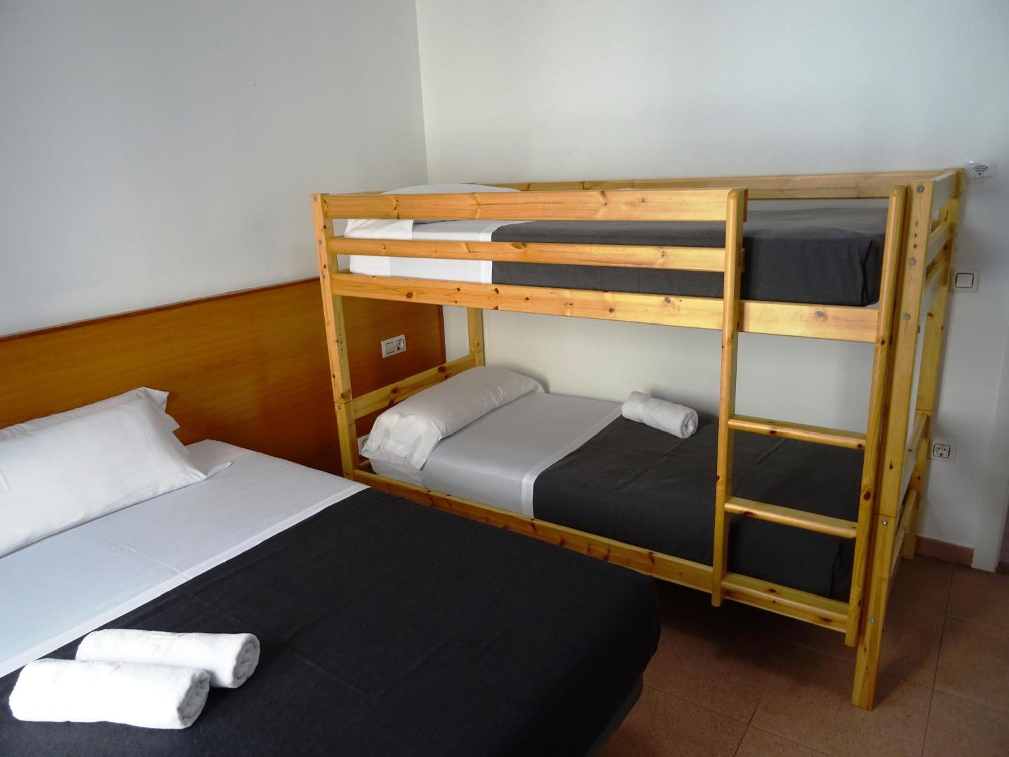 Center Plaza Figueres Apartment ฟิกวยเรส ภายนอก รูปภาพ