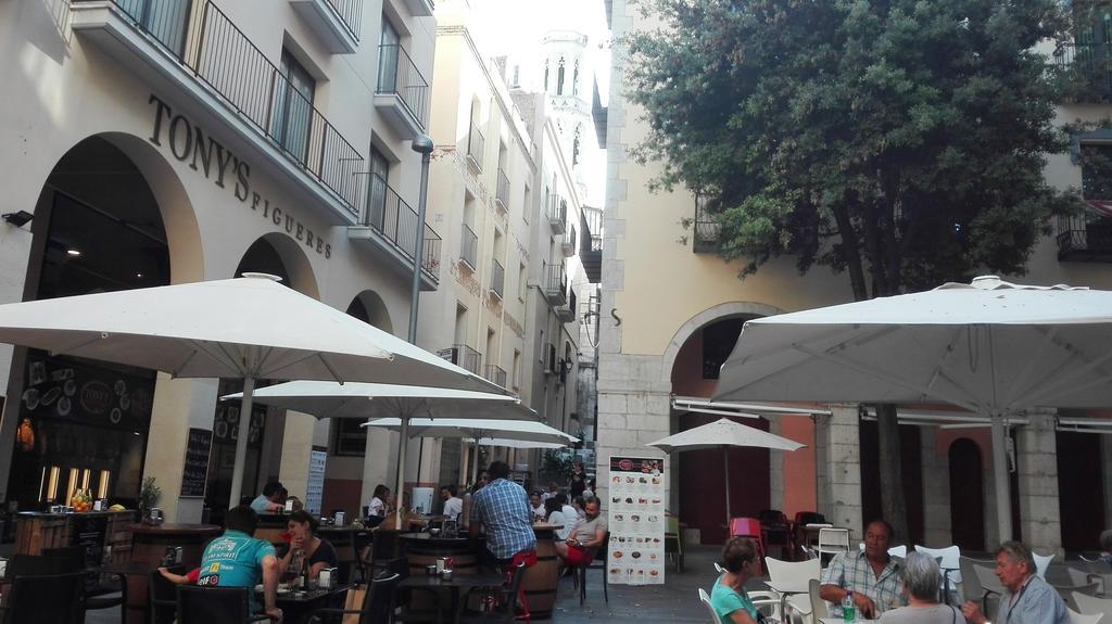 Center Plaza Figueres Apartment ฟิกวยเรส ภายนอก รูปภาพ