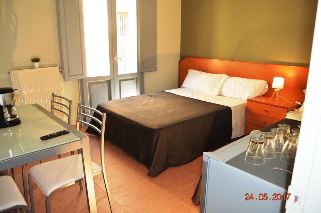 Center Plaza Figueres Apartment ฟิกวยเรส ภายนอก รูปภาพ