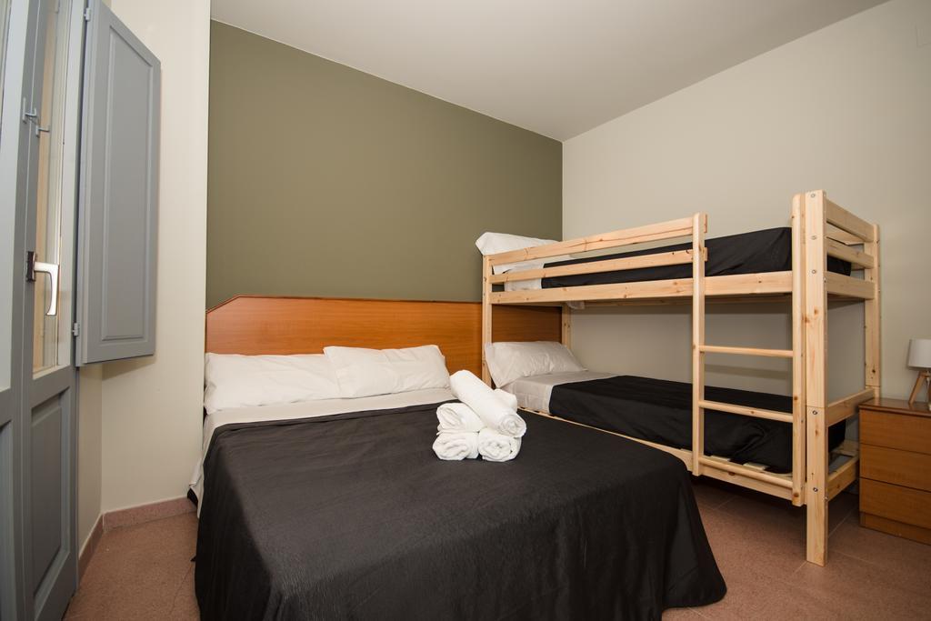 Center Plaza Figueres Apartment ฟิกวยเรส ภายนอก รูปภาพ