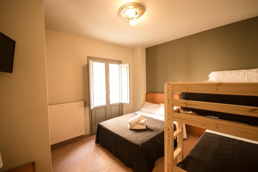 Center Plaza Figueres Apartment ฟิกวยเรส ภายนอก รูปภาพ